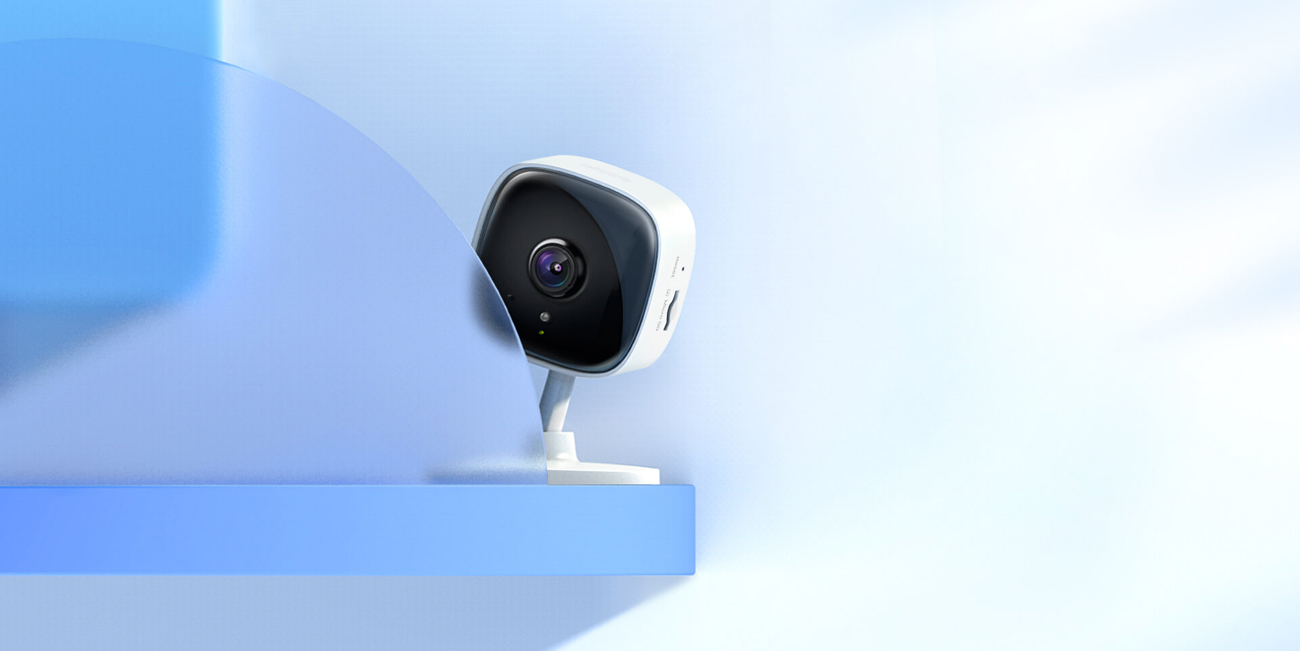 A Tapo C110 camera is placed on a platform.